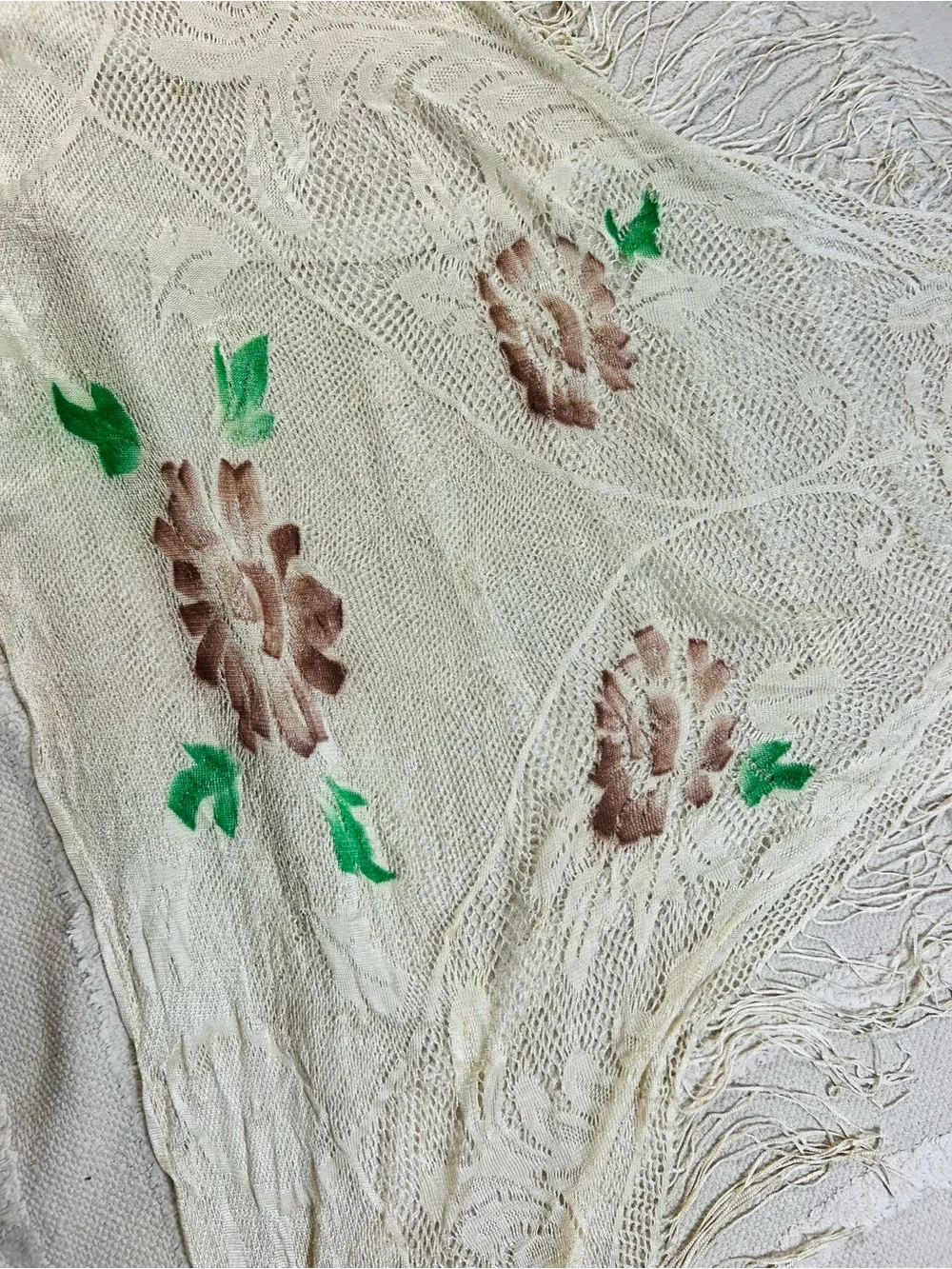 Vintage cream triangular